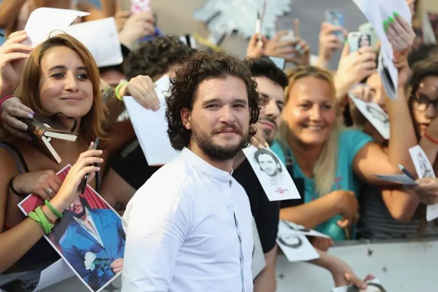 Rehabilitasyon merkezine yatan Kit Harington’ın (Jon Snow) ilk kez görüntüsü Rehabilitasyon merkezine yatan Kit Harington’ın (Jon Snow) ilk kez görüntüsü