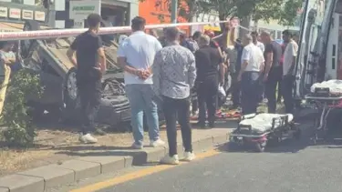 Sürücüsünün kontrolünden çıktı, refüje devrildi: Ankara'da trafik kazası