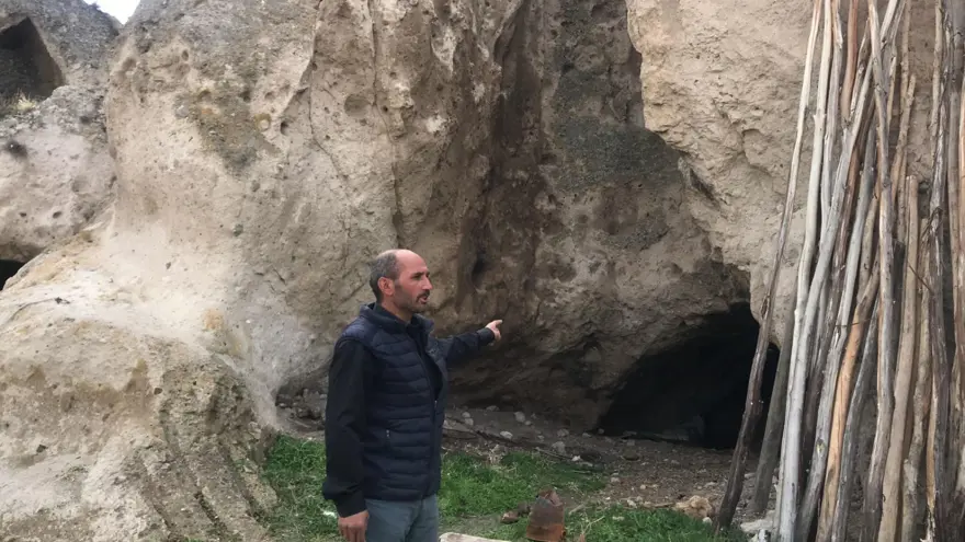 Dağdan kopan dev kayalar yerleşim yerine geldi | Fay hattının başladığı nokta 7