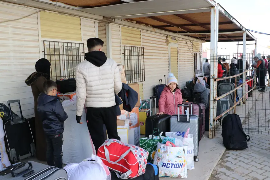 Türkiye'deki Suriyeliler ülkelerine dönüyor: Öncüpınar Gümrük Kapısı'nda yoğunluk 4