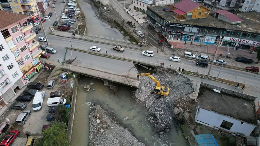 Çayeli'nde sele neden olan köprüler yıkılıyor 17 Çayeli'nde sele neden olan köprüler yıkılıyor 17