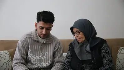 İki bileziğe 3 günlük bebeklerini evlatlık verdiler