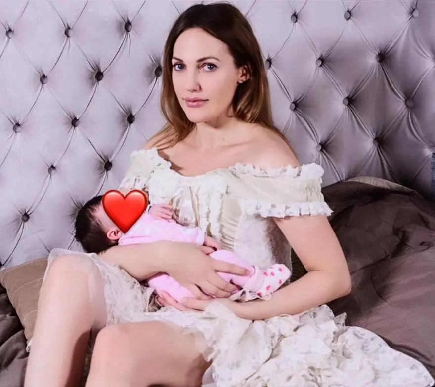 Doğum yapan Meryem Uzerli'den kızlarıyla fotoğraflar 3 Doğum yapan Meryem Uzerli'den kızlarıyla fotoğraflar 3