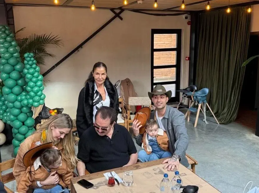 Yasemin Şefkatli paylaştı: İdo Tatlıses ve oğlundan yeni poz 2