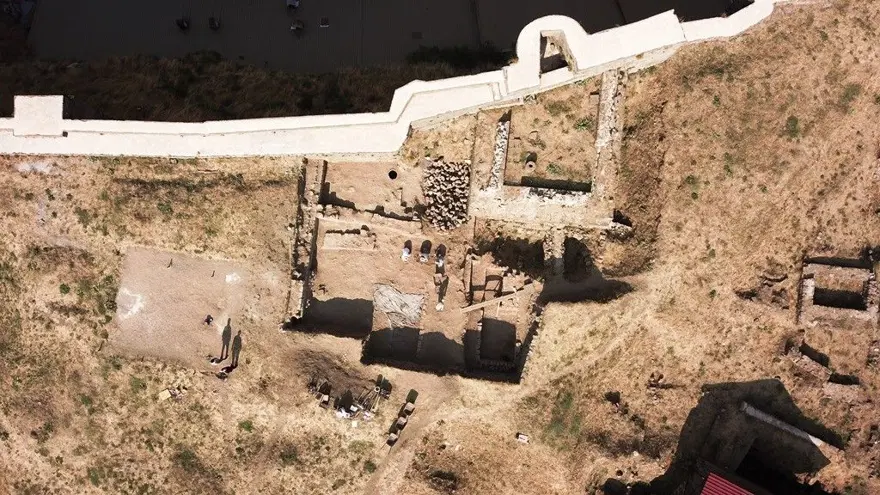 Bitlis Kalesi’nde Bizans ve Osmanlı dönemine ait bulgular bulundu 3 Bitlis Kalesi’nde Bizans ve Osmanlı dönemine ait bulgular bulundu 3