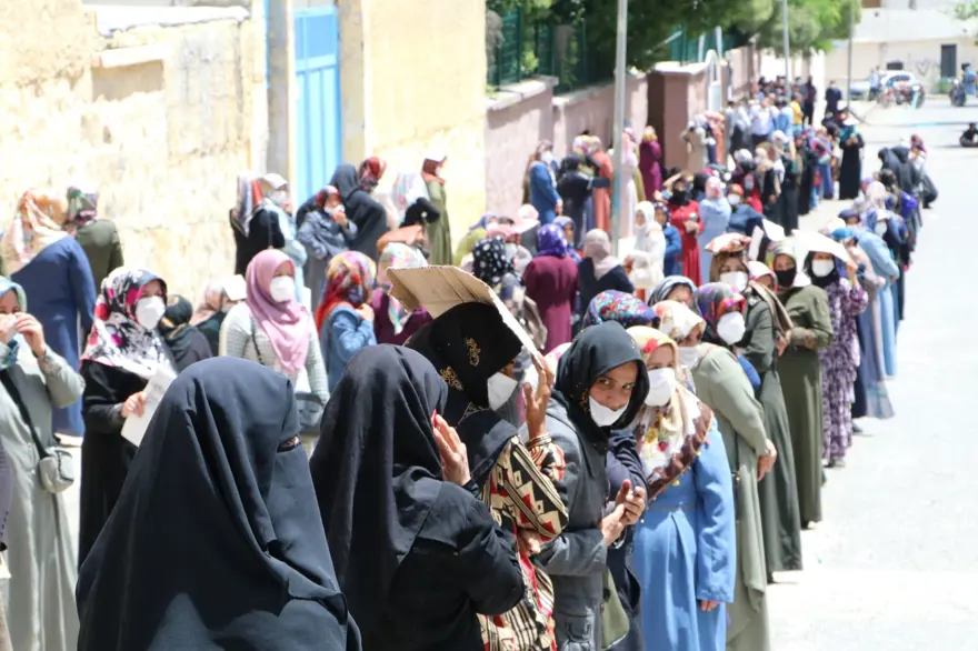 Şanlıurfa Valisi: PTT’deki yoğunluğun önüne geçemiyoruz 6 Şanlıurfa Valisi: PTT’deki yoğunluğun önüne geçemiyoruz 6