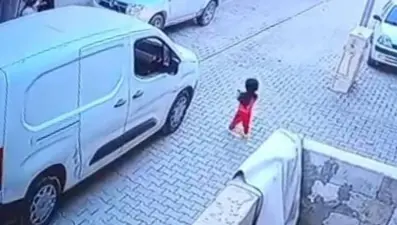 2 yaşındaki çocuk kargo aracının çarpması sonucu öldü