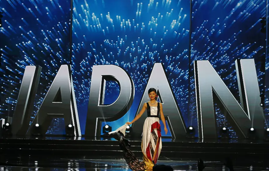 Miss Universe yarışmasında kıyafetler de yarışıyor 12