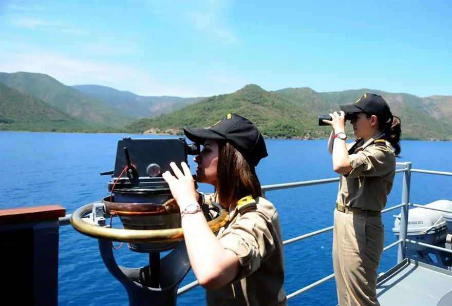 Savaş gemisinde kadın olmak 11