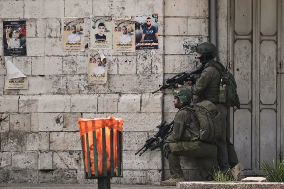 İsrail ordusu, Batı Şeria'da 40 Filistinliyi gözaltına aldı