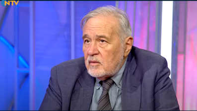 İlber Ortaylı THY uçağında rahatsızlandı: Sefer gecikmeli gerçekleşti