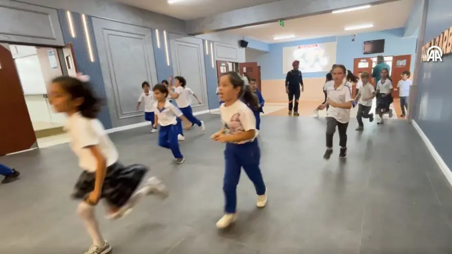 "ÇÖK, KAPAN, TUT" HAREKETİNİN ADIMLARI 2 "ÇÖK, KAPAN, TUT" HAREKETİNİN ADIMLARI 2