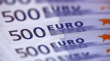 İkinci el dolapta bulduğu 95 bin euroyu teslim etti