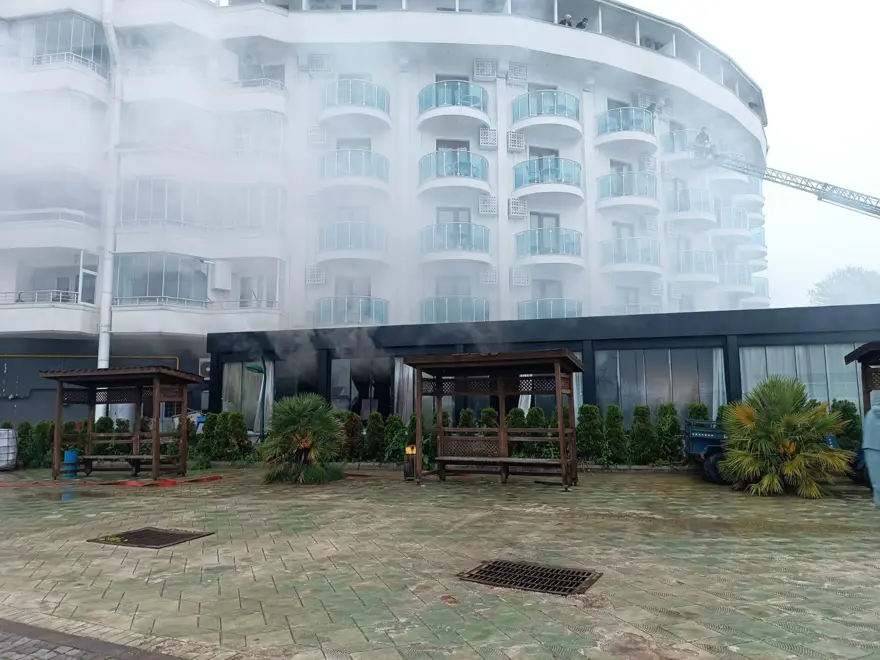 Akçakoca’da otelde yangın: Dumandan etkilenen 10 kişihastaneye kaldırıldı 1 Akçakoca’da otelde yangın: Dumandan etkilenen 10 kişihastaneye kaldırıldı 1