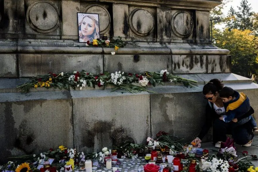 Bulgaristan gazeteci Marinova için yasta 12