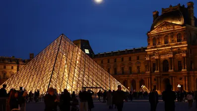 Louvre soyguncuları hakim karşısında