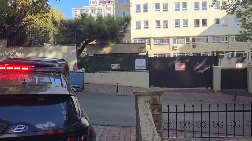 İstanbul'da okulu basan öğrenci, müdür yardımcısını bıçakla tehdit etti 4