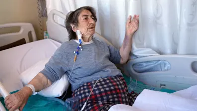 90 yaşındaki kadının karnından çıkarıldı: 11 kilogramlık tümör