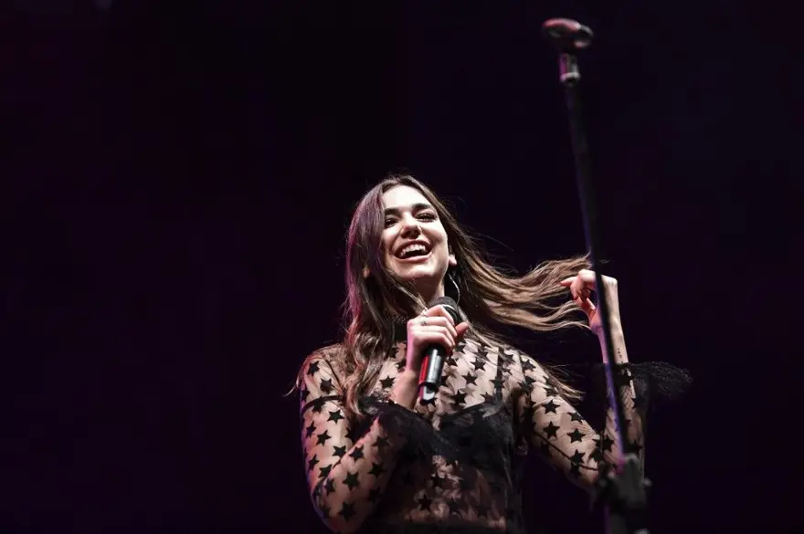 27. yaşına özel 27 fotoğrafla Dua Lipa 7
