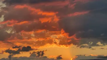 Ardahan’da gökyüzü kızıla büründü