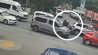 Mutemeti kırmızı ışıkta soydular (Kadıköy'de 800 bin liralık hırsızlık)