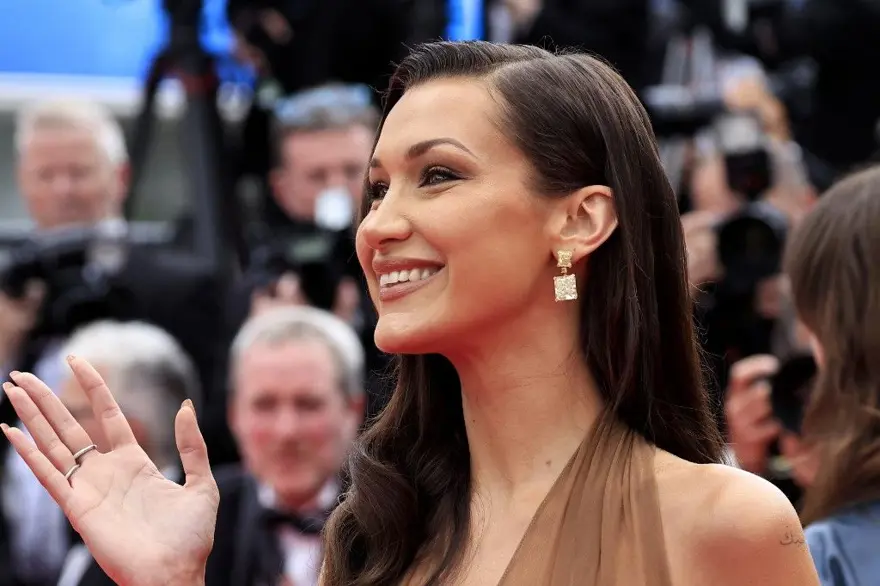 Bella Hadid'i kampanyadan çıkarmıştı: Adidas boykot çağrılarıyla karşı karşıya 2 Bella Hadid'i kampanyadan çıkarmıştı: Adidas boykot çağrılarıyla karşı karşıya 2