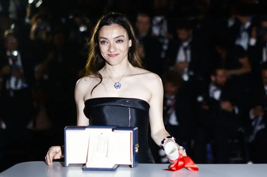 Merve Dizdar Cannes Film Festivali'nde en iyi kadın oyuncu ödülünü aldı 7
