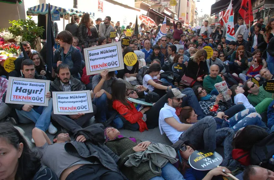 Kadıköy'de nükleer karşıtı eylem 12