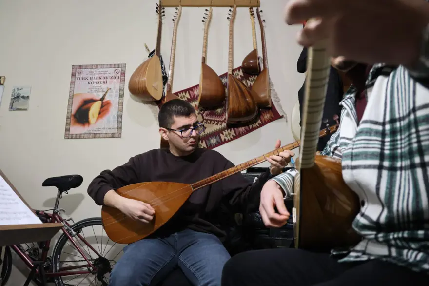 Bağlamanın teliyle hayallere yolculuk: Ömer'in ilham veren hikayesi 6