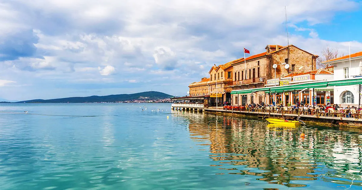Ayvalık kıyılarında temizlik seferberliği