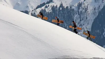 Rize'de eğlenceli gelenek: Petranboard'u kapan zirveye koştu