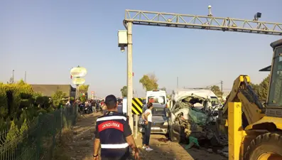 Şanlıurfa'da feci kaza: 2 ölü, 3 yaralı