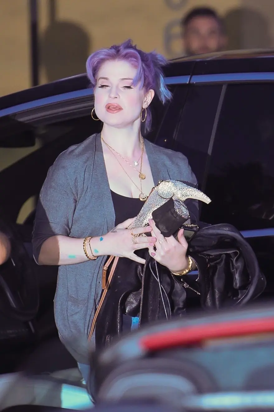 Mide ameliyatı olan Kelly Osbourne karantinada daha da zayıfladı 5