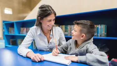 “Okula uyum zor bir süreçtir” (Anne-babalara okula uyum rehberi)