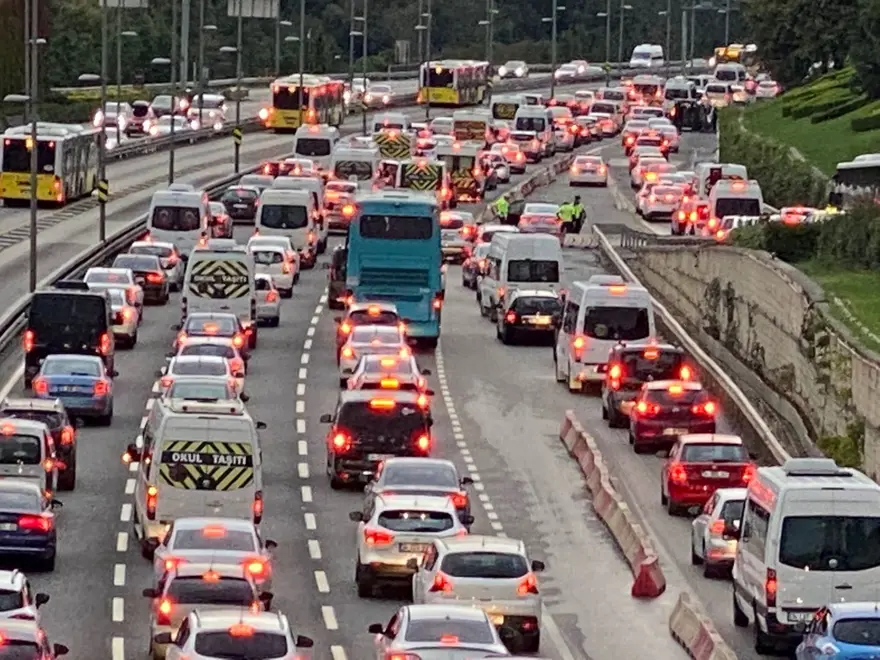 Haftanın ilk iş gününde İstanbul'da trafik yoğunluğu 