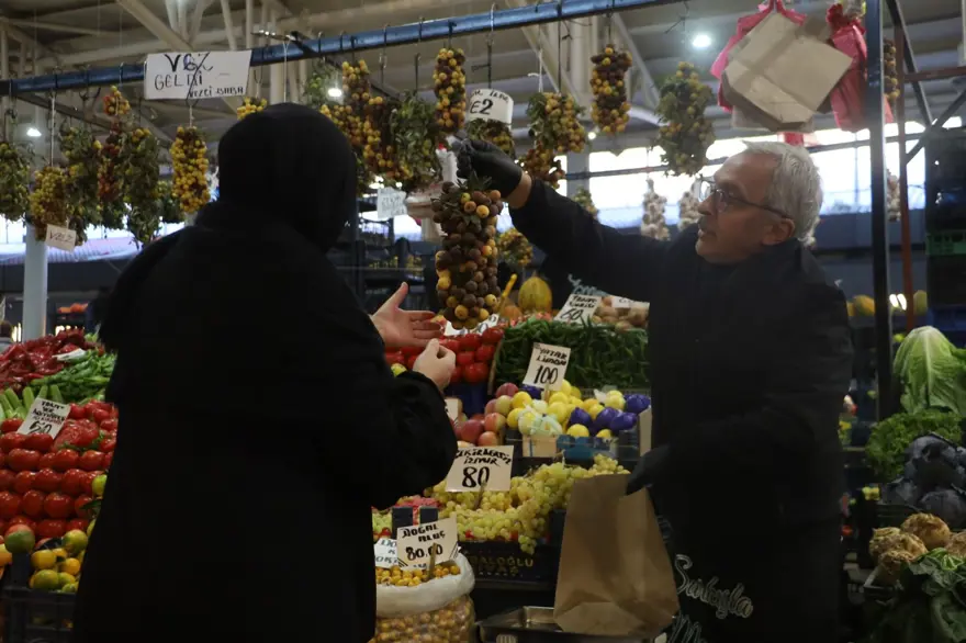 2 yılda bir yetişiyor, pazarda 300 lira: Çürüyünce tüketilen şifa meyvesi 4