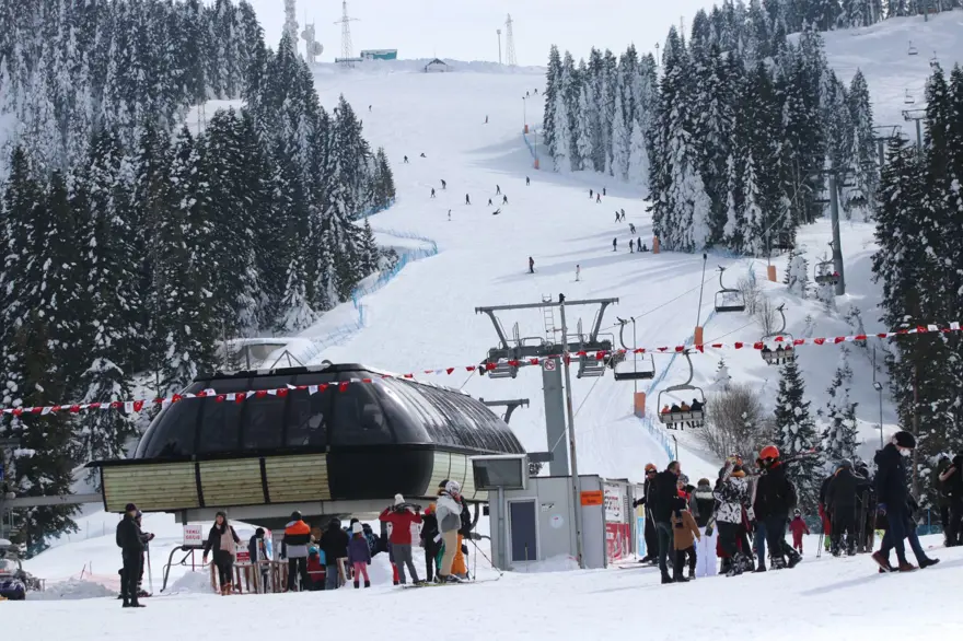 Ilgaz Dağı Kayak Merkezi hafta sonu birçok ilden ziyaretçiyiağırlıyor 