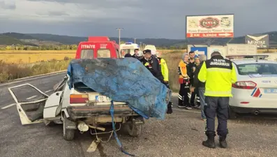 Balıkesir'de öğrenci servisi ile otomobil çarpıştı: 2 ölü, 8 yaralı