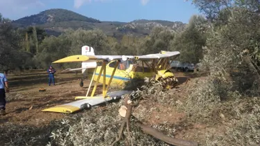 İlaçlama uçağı düştü, pilot yara almadan kurtuldu