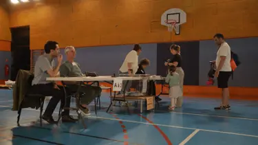 Fransa'da seçim heyecanı: Seçimin ilk turunu aşırı sağ kazandı