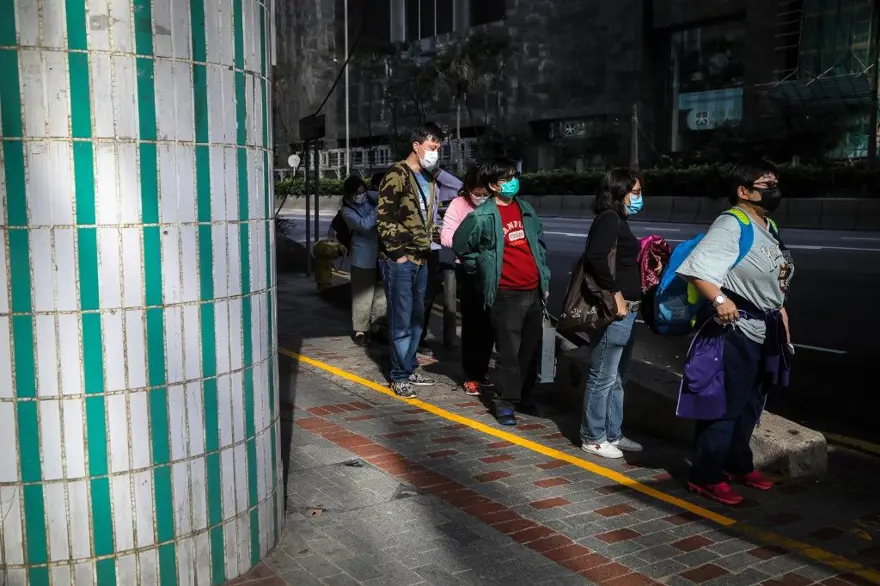 Hong Kong her vatandaşına 1300 dolar "hava parası" verecek 7