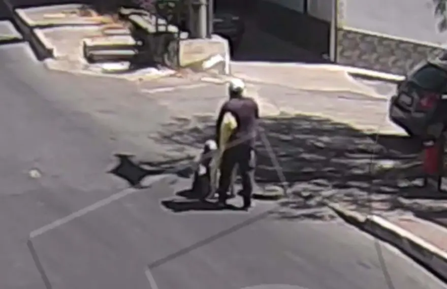 İlçeyi saatlerceinternetsiz bıraktılar: 3 kablo hırsızı 460 saatlik görüntü incelenerekyakalandı 2 İlçeyi saatlerceinternetsiz bıraktılar: 3 kablo hırsızı 460 saatlik görüntü incelenerekyakalandı 2