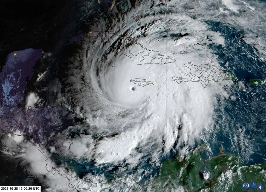 Kategori 5 dehşeti: Yılın en güçlü kasırgası Jamaika'yı yerle bir etti Kategori 5 dehşeti: Yılın en güçlü kasırgası Jamaika'yı yerle bir etti