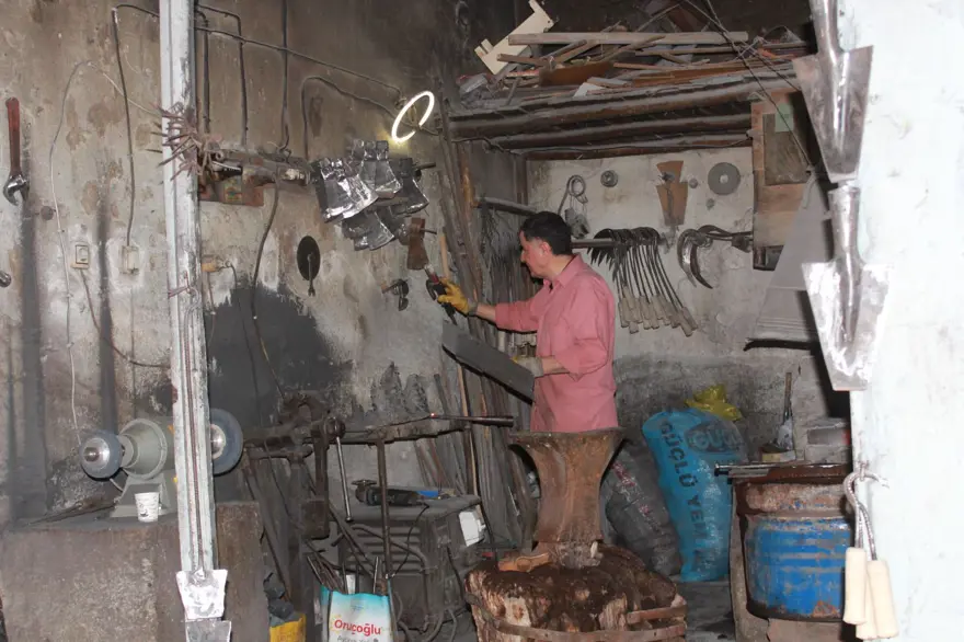 Dededen babaya, babadan oğula kaldı: 30 yıldır bu mesleği sürdürüyor 4