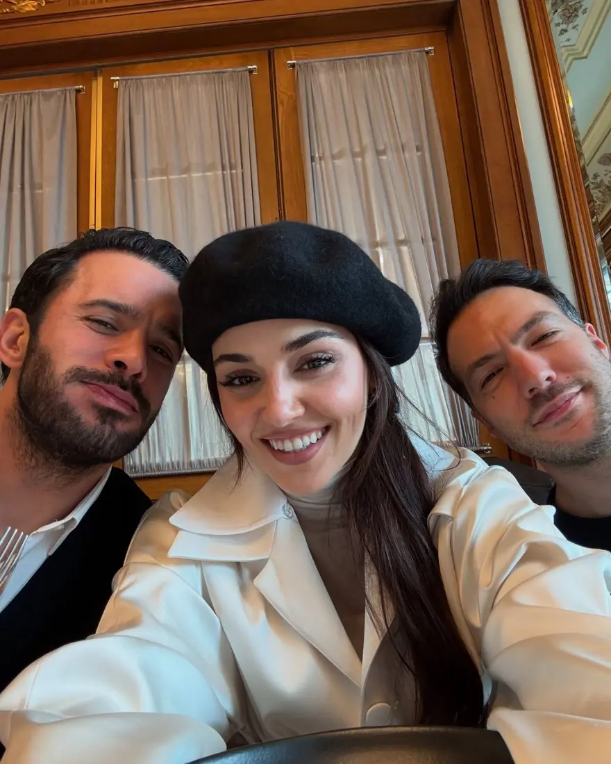 Hande Erçel'in gala pozlarına beğeni yağdı 3