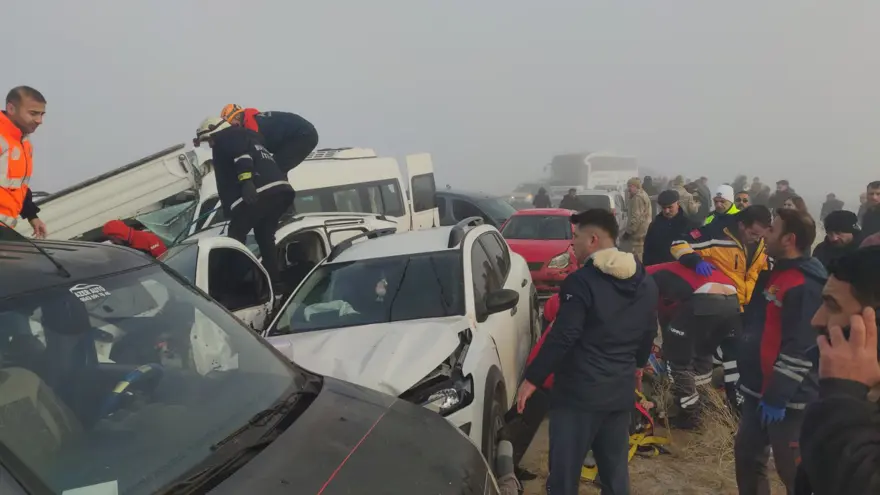 Van'da 30 araçlık zincirleme trafik kazası: 1 ölü, 51 yaralı 14