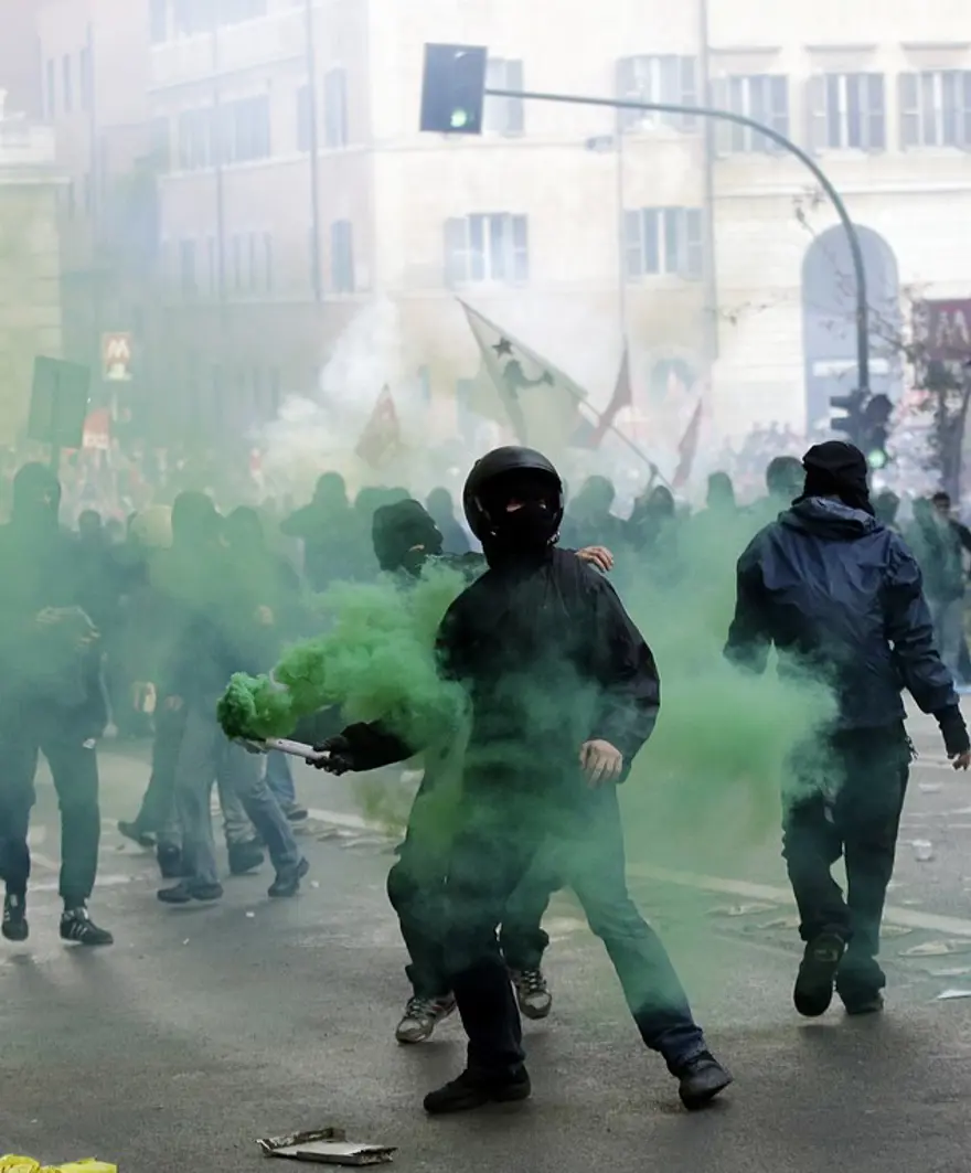 İtalya'da tepki çeken müdahale 21