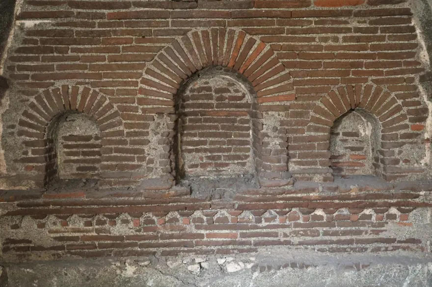 "BU YAPININ ÜSTÜNDE BURADA OTURAN İNSANLAR VE EVLER VARDI" 4