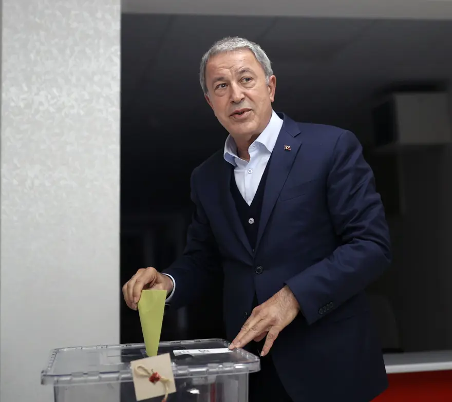 Cumhurbaşkanı adayları ve liderler oylarını kullanıyor 13