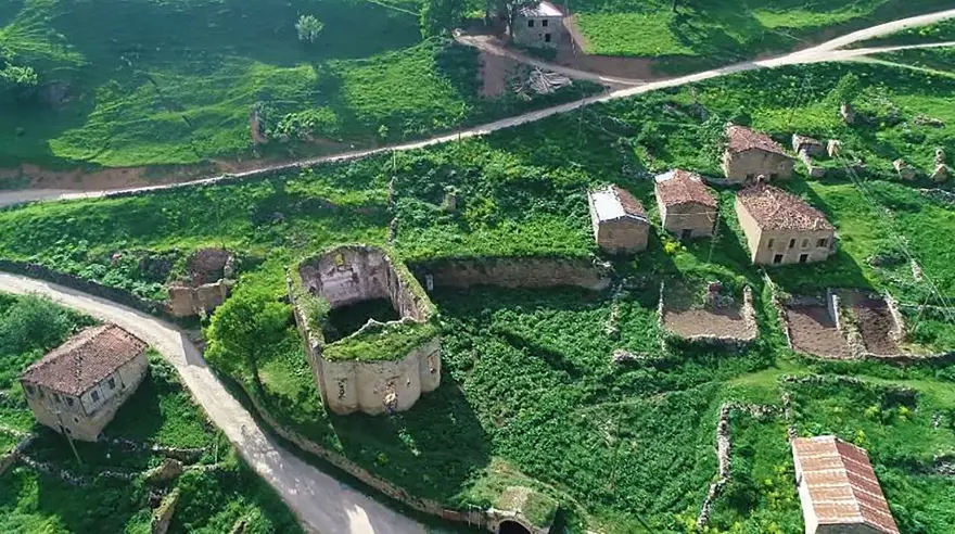 Santa Harabeleri Taş Evler